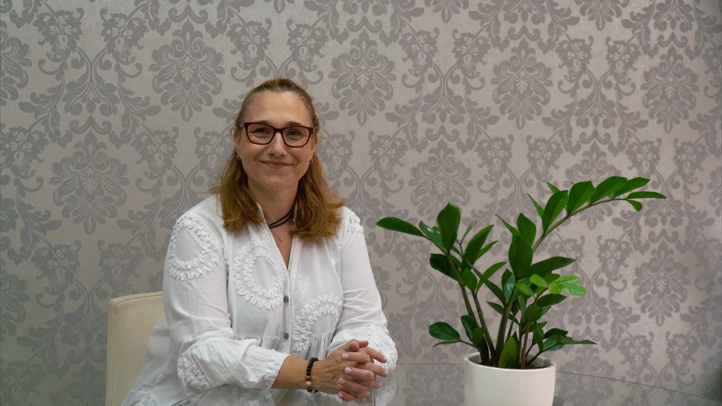 Rosina Touriñán, fisioterapeuta y fundadora de Bennu Salud, en la consulta del centro